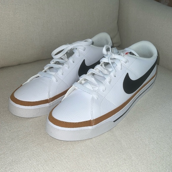 Men’s Nike Court Legacy Sneakers - Picture 1 of 8